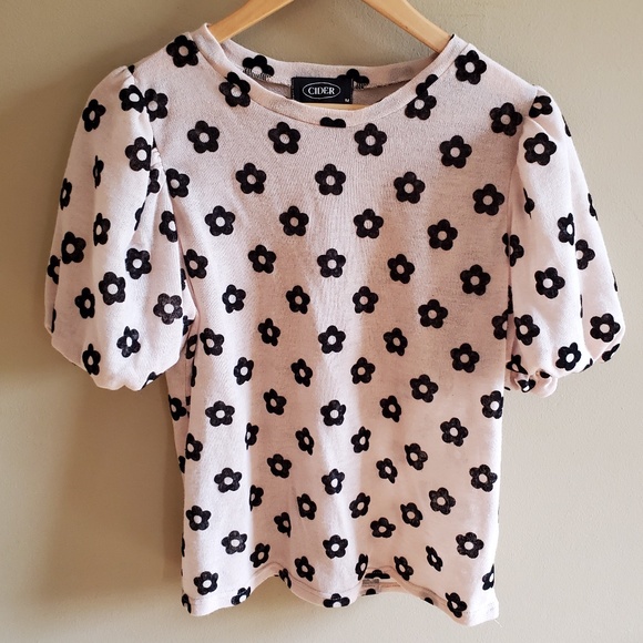 Flower Pattern Top puff sleeve Sz M - Picture 10 of 10
